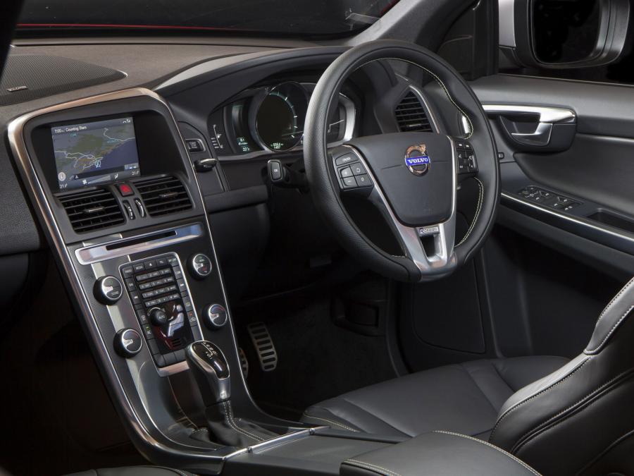  Volvo XC60 D5 R-Design 2013 года  (AU) (фото 2 из 8)